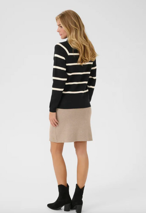CR - Dela button pullover